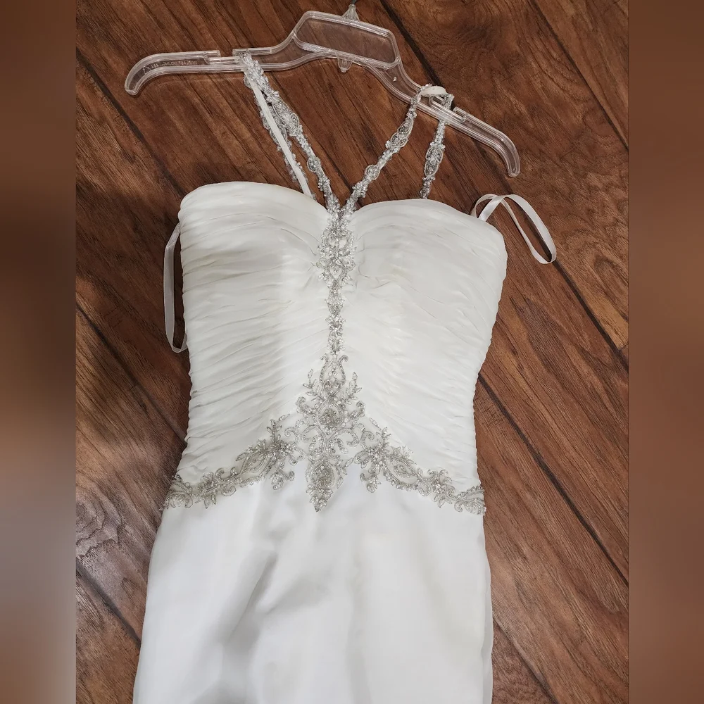 Wedding dress - Picture 2 of 8